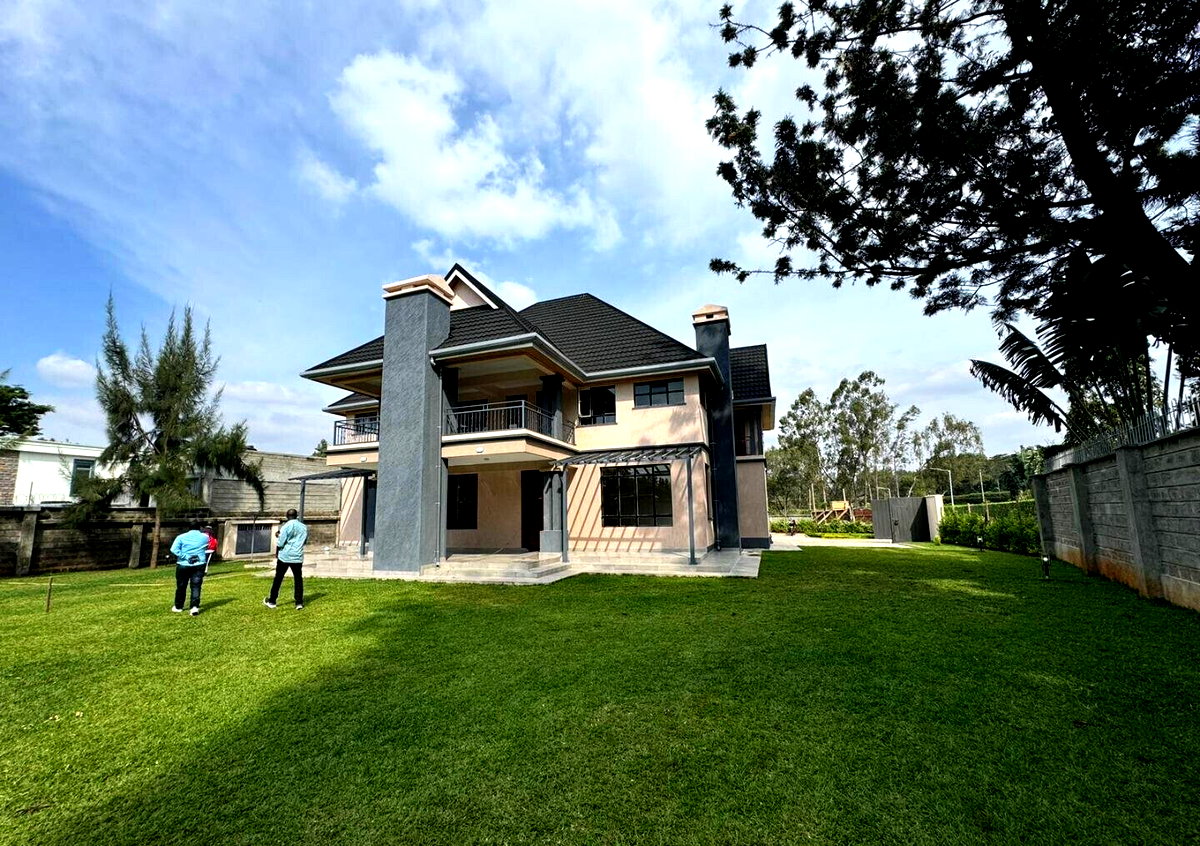 5BR All-Ensuite Townhouse with Dual Access - Garden Estate