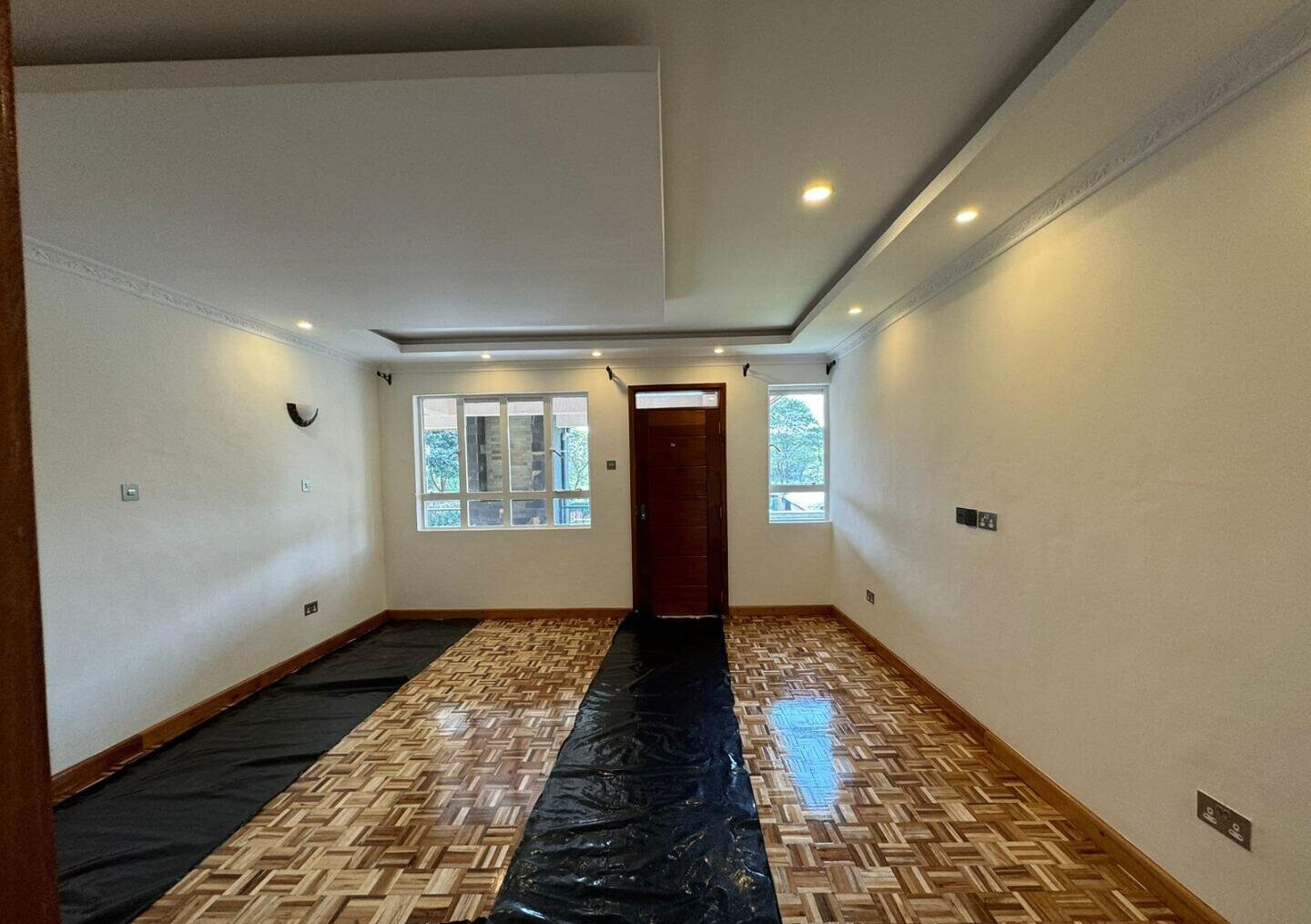 5BR All-Ensuite Townhouse with Dual Access - Garden Estate