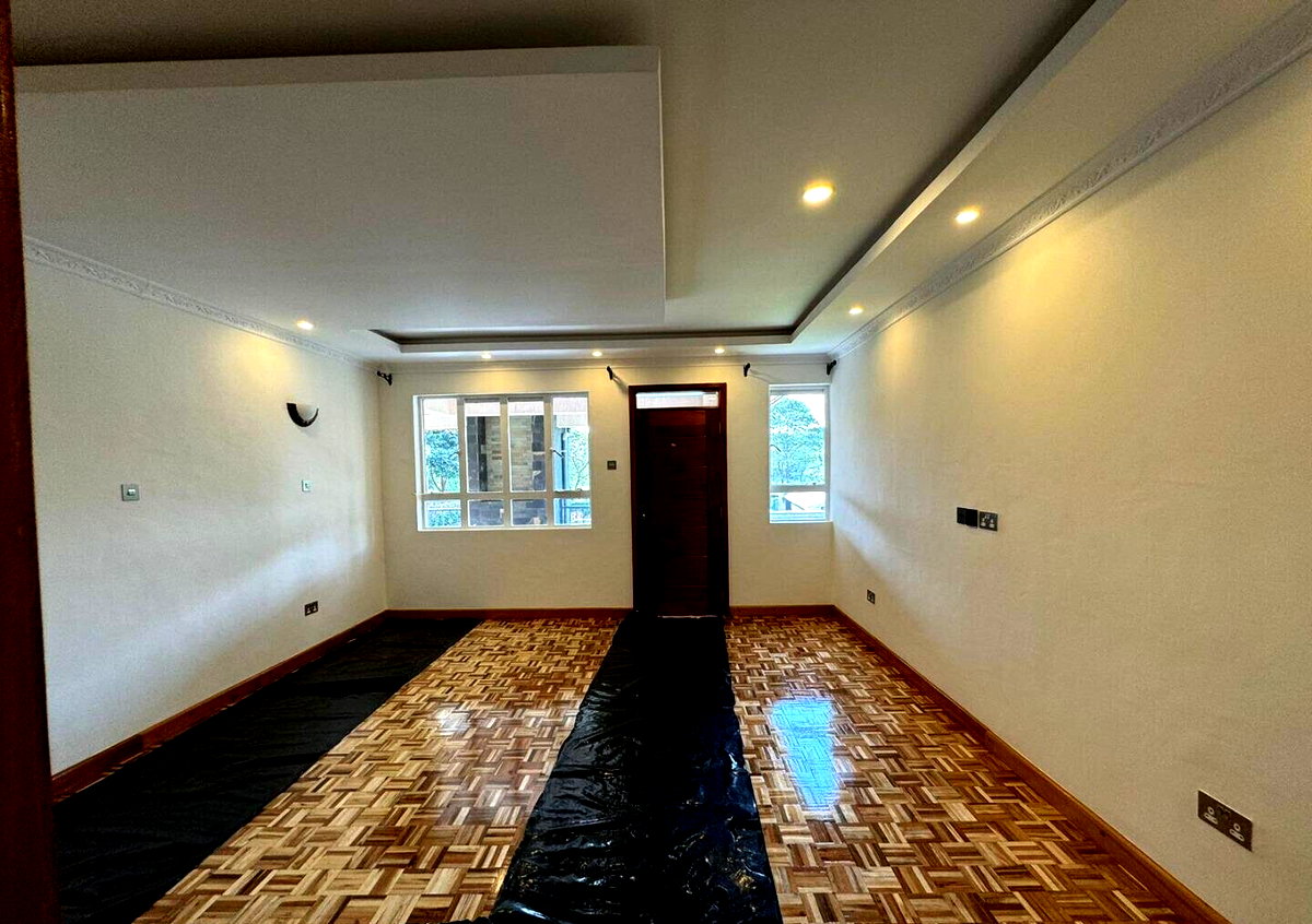 5BR All-Ensuite Townhouse with Dual Access - Garden Estate