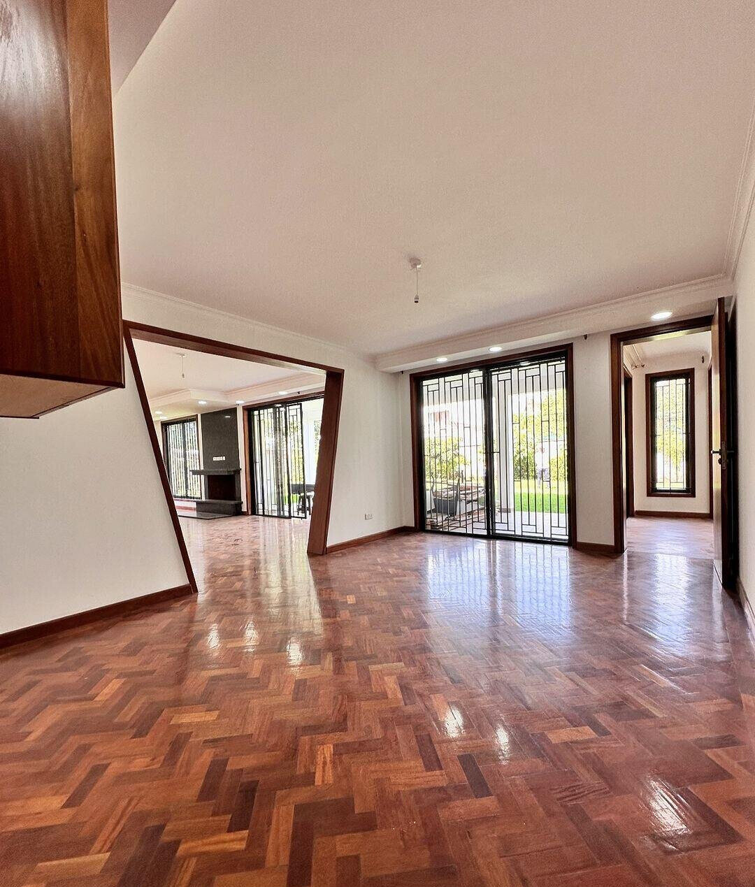 New 5-Ensuite Townhouse with Jacuzzis & DSQ - Lavington