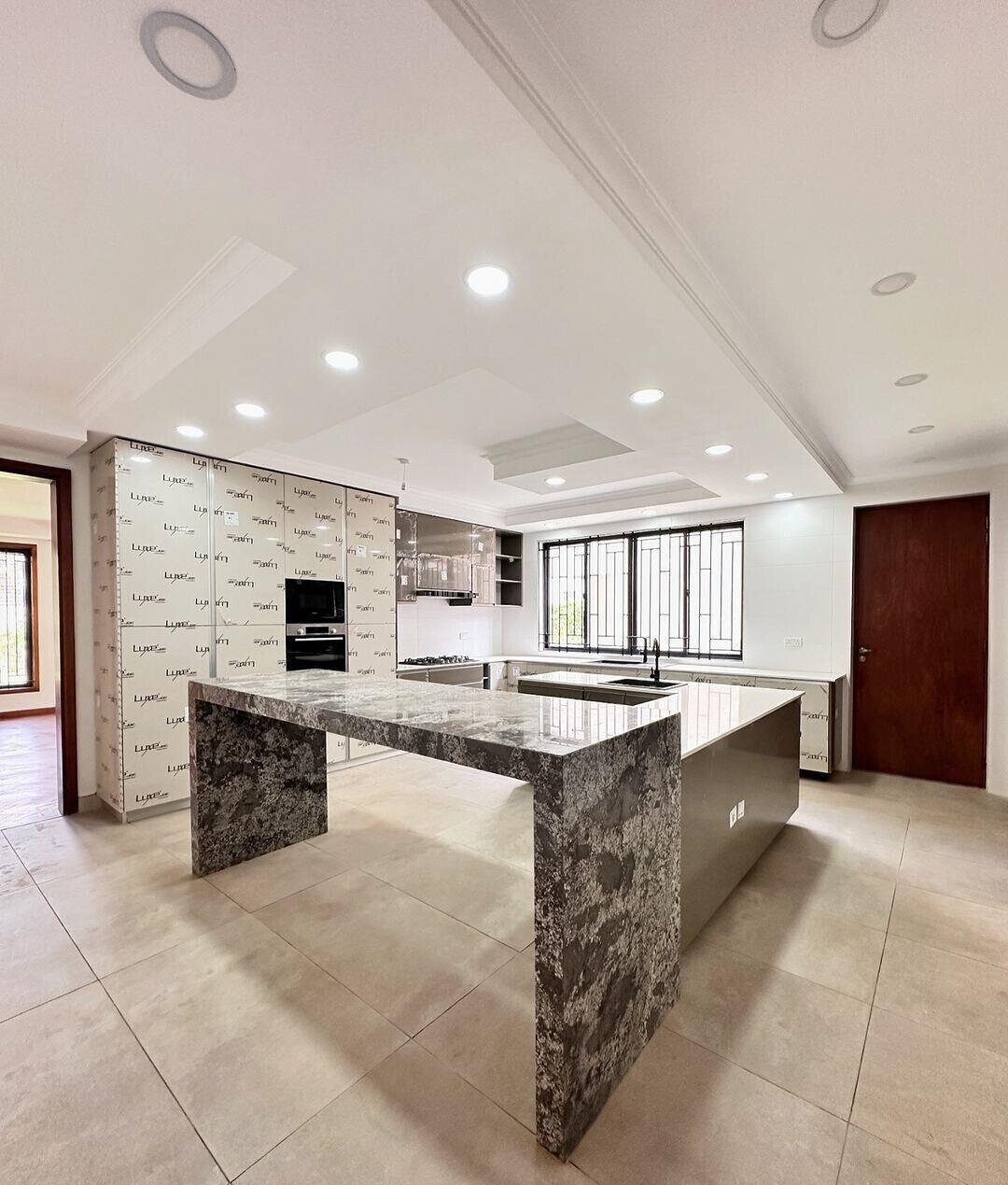 New 5-Ensuite Townhouse with Jacuzzis & DSQ - Lavington