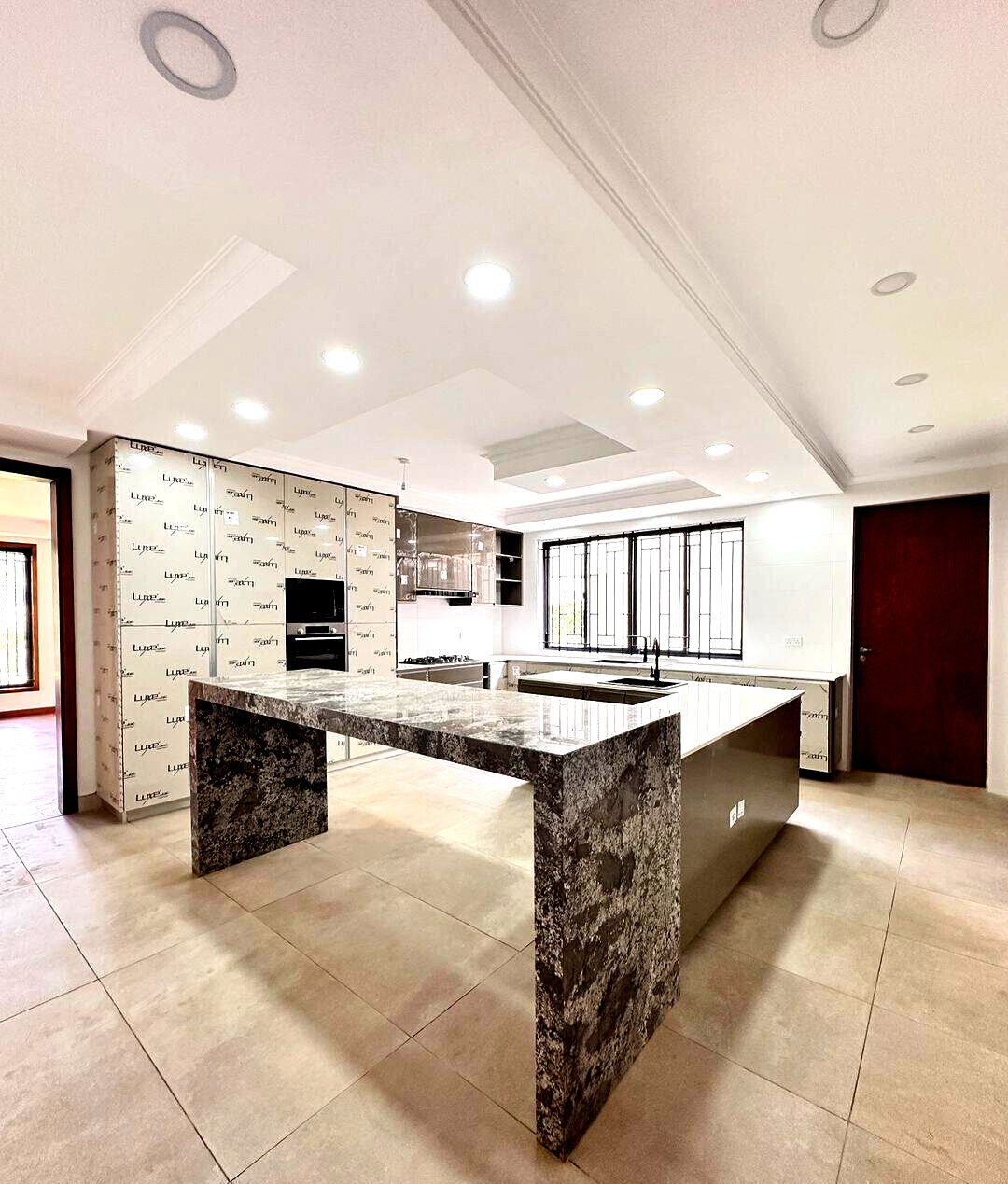 New 5-Ensuite Townhouse with Jacuzzis & DSQ - Lavington