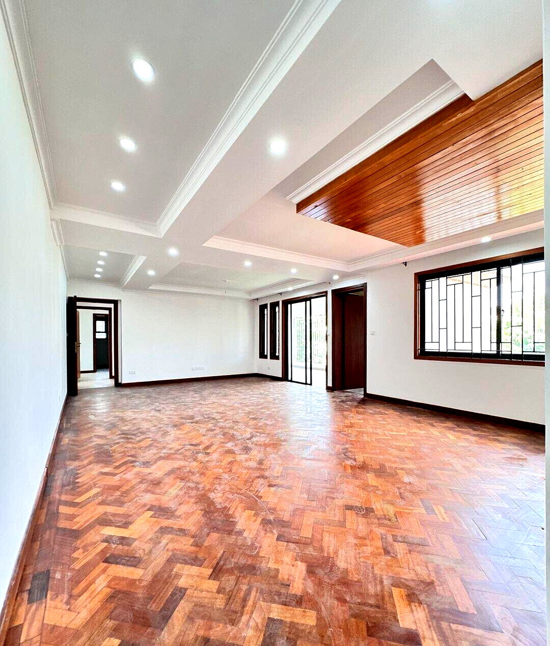 New 5-Ensuite Townhouse with Jacuzzis & DSQ - Lavington