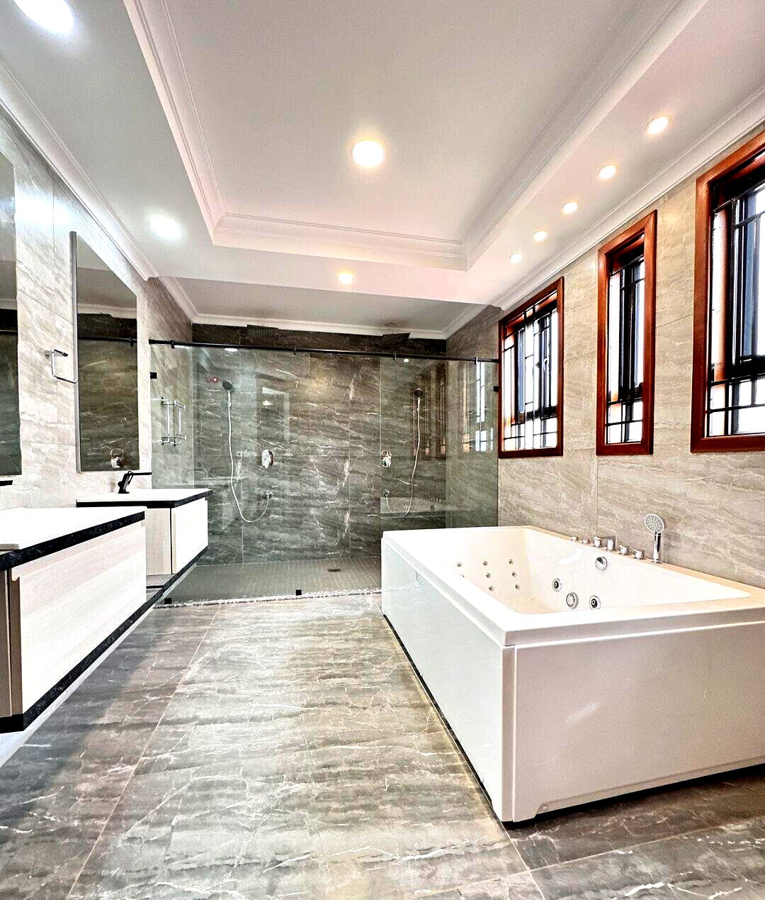 New 5-Ensuite Townhouse with Jacuzzis & DSQ - Lavington