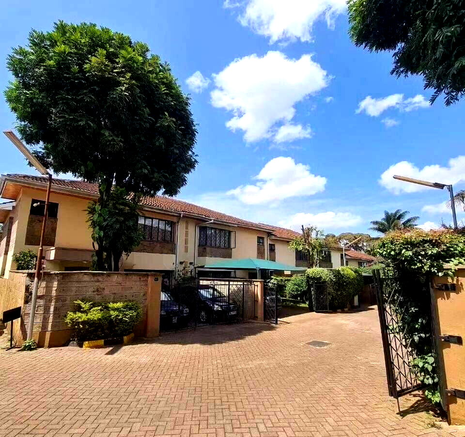 4BR Townhouse with Pool, Gym & DSQ - Lavington Gated Community