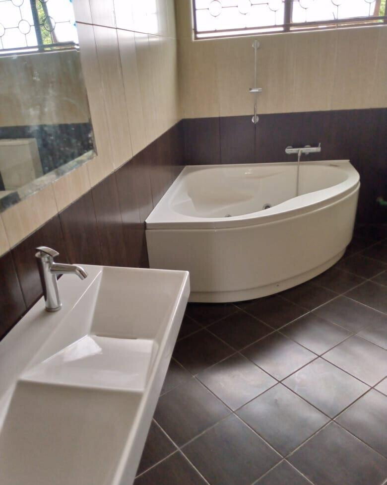 5-Ensuite Townhouse with Pool & Rooftop - Westlands