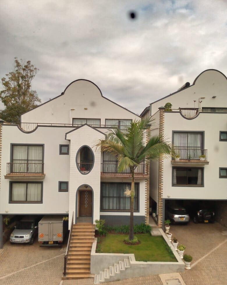 5-Ensuite Townhouse with Pool & Rooftop - Westlands