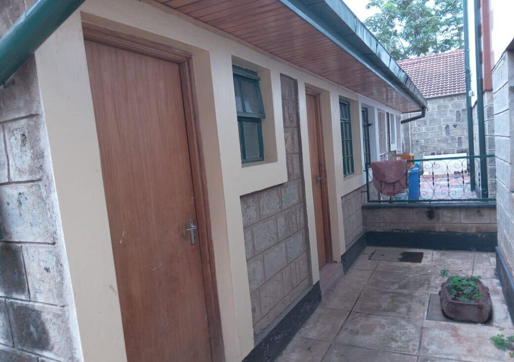 5 En-Suite Bedrooms with Servant Quarters - South C Gated