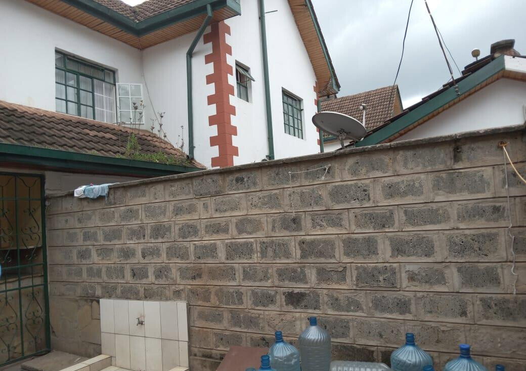 5 En-Suite Bedrooms with Servant Quarters - South C Gated