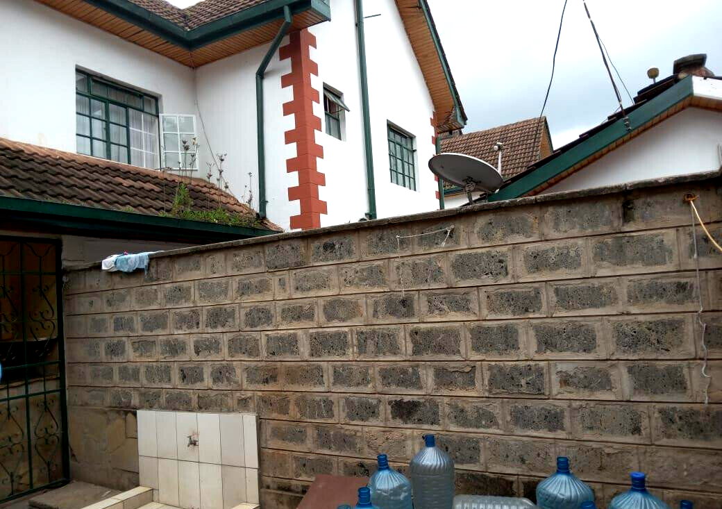 5 En-Suite Bedrooms with Servant Quarters - South C Gated