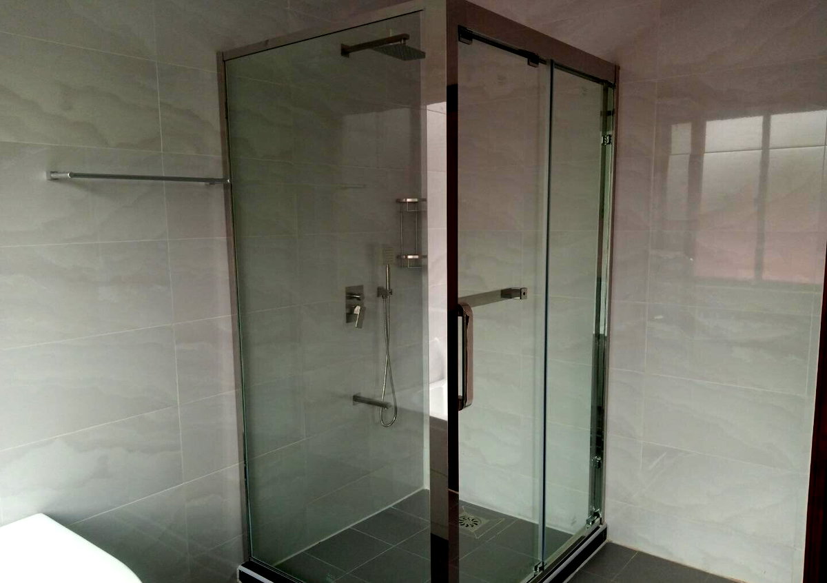 Modern 5-Ensuite Townhouse with Solar & Borehole - Lavington