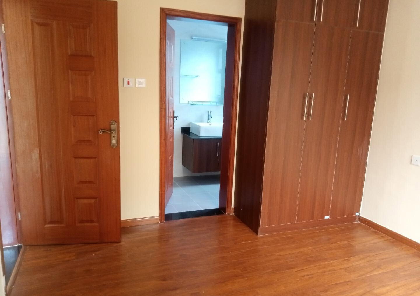 Modern 5-Ensuite Townhouse with Solar & Borehole - Lavington