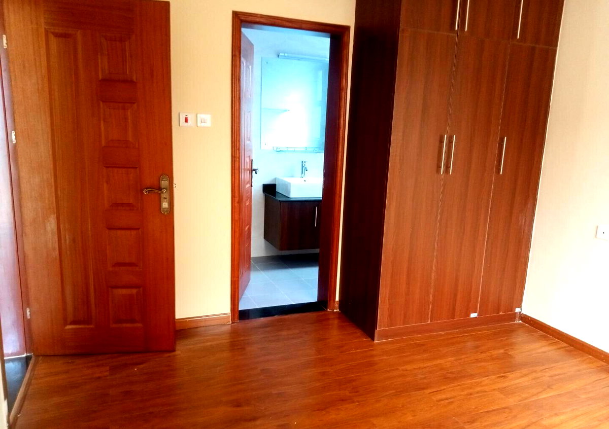 Modern 5-Ensuite Townhouse with Solar & Borehole - Lavington