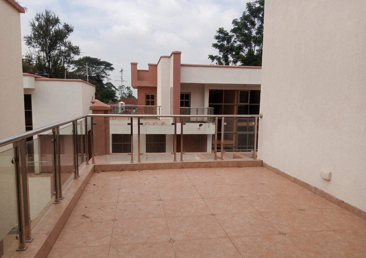 Modern 5-Ensuite Townhouse with Solar & Borehole - Lavington