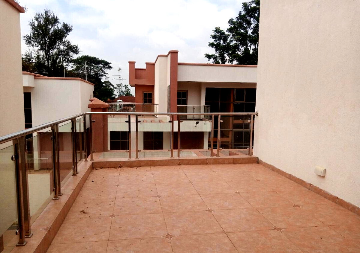 Modern 5-Ensuite Townhouse with Solar & Borehole - Lavington