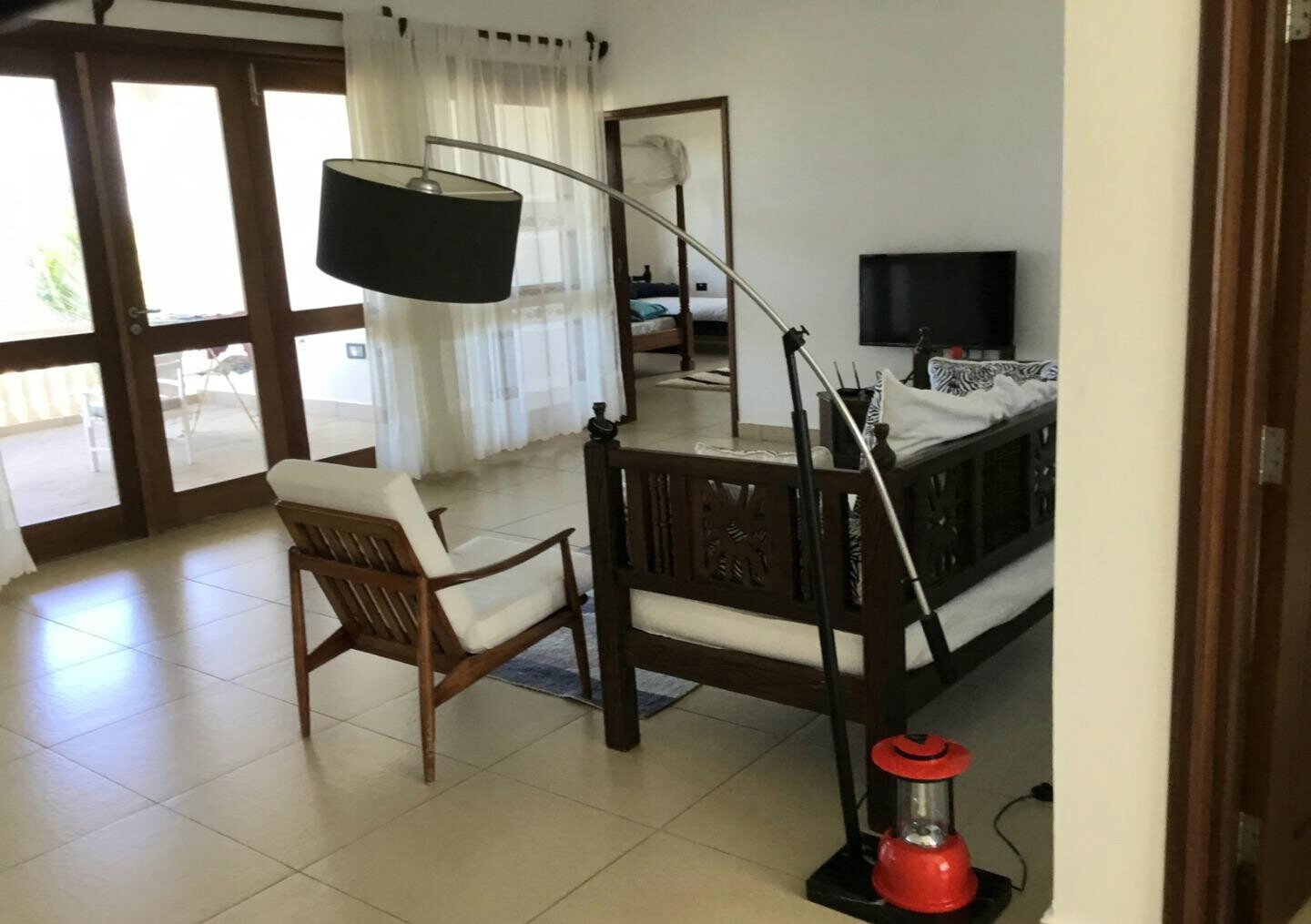Exquisite 4BR Villa on 1 Acre with Solar & Backup Power - Vipingo
