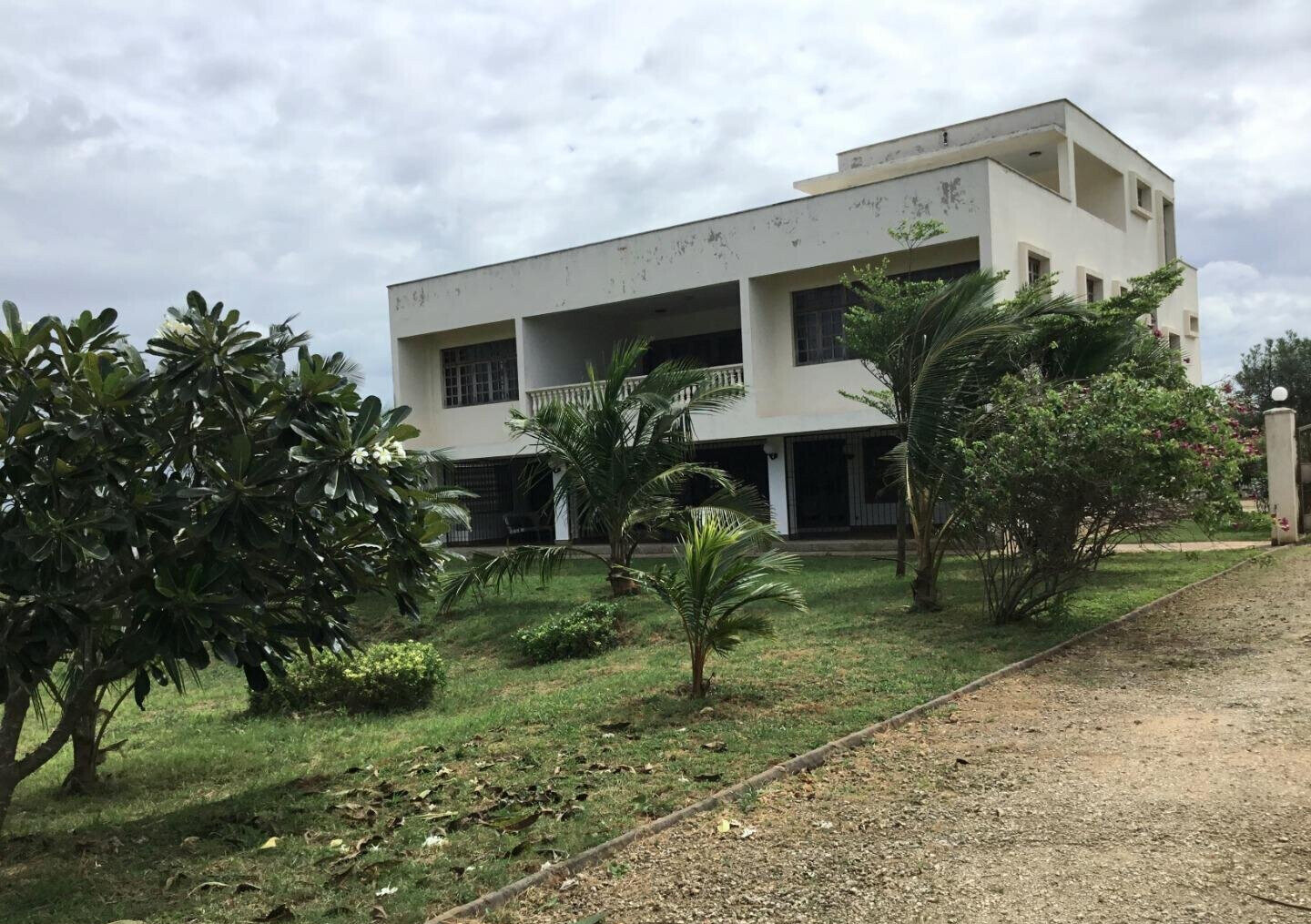 Exquisite 4BR Villa on 1 Acre with Solar & Backup Power - Vipingo