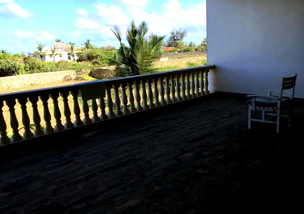 Exquisite 4BR Villa on 1 Acre with Solar & Backup Power - Vipingo