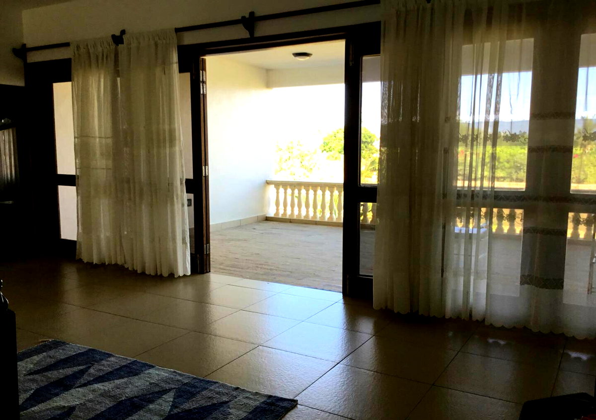 Exquisite 4BR Villa on 1 Acre with Solar & Backup Power - Vipingo