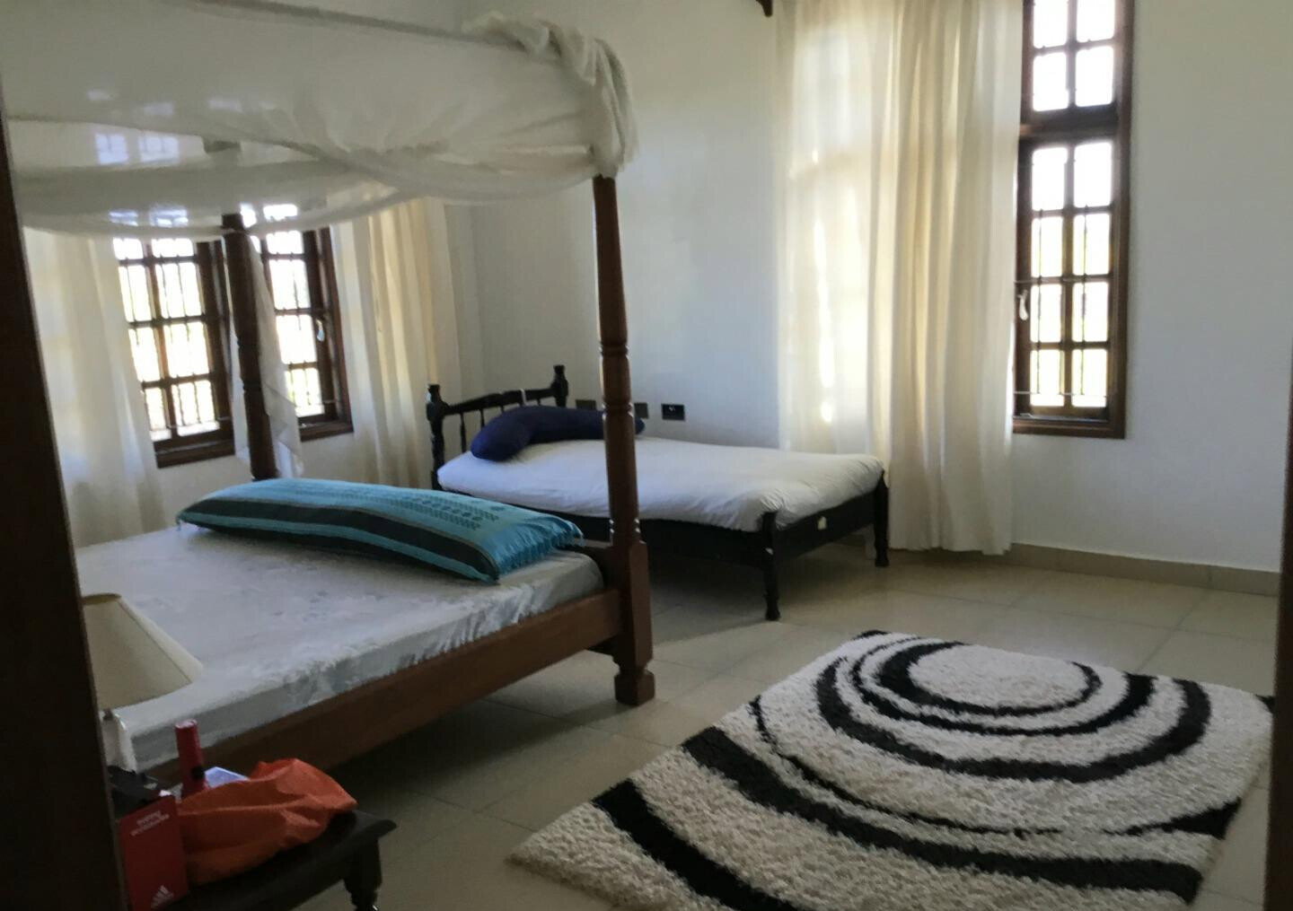 Exquisite 4BR Villa on 1 Acre with Solar & Backup Power - Vipingo