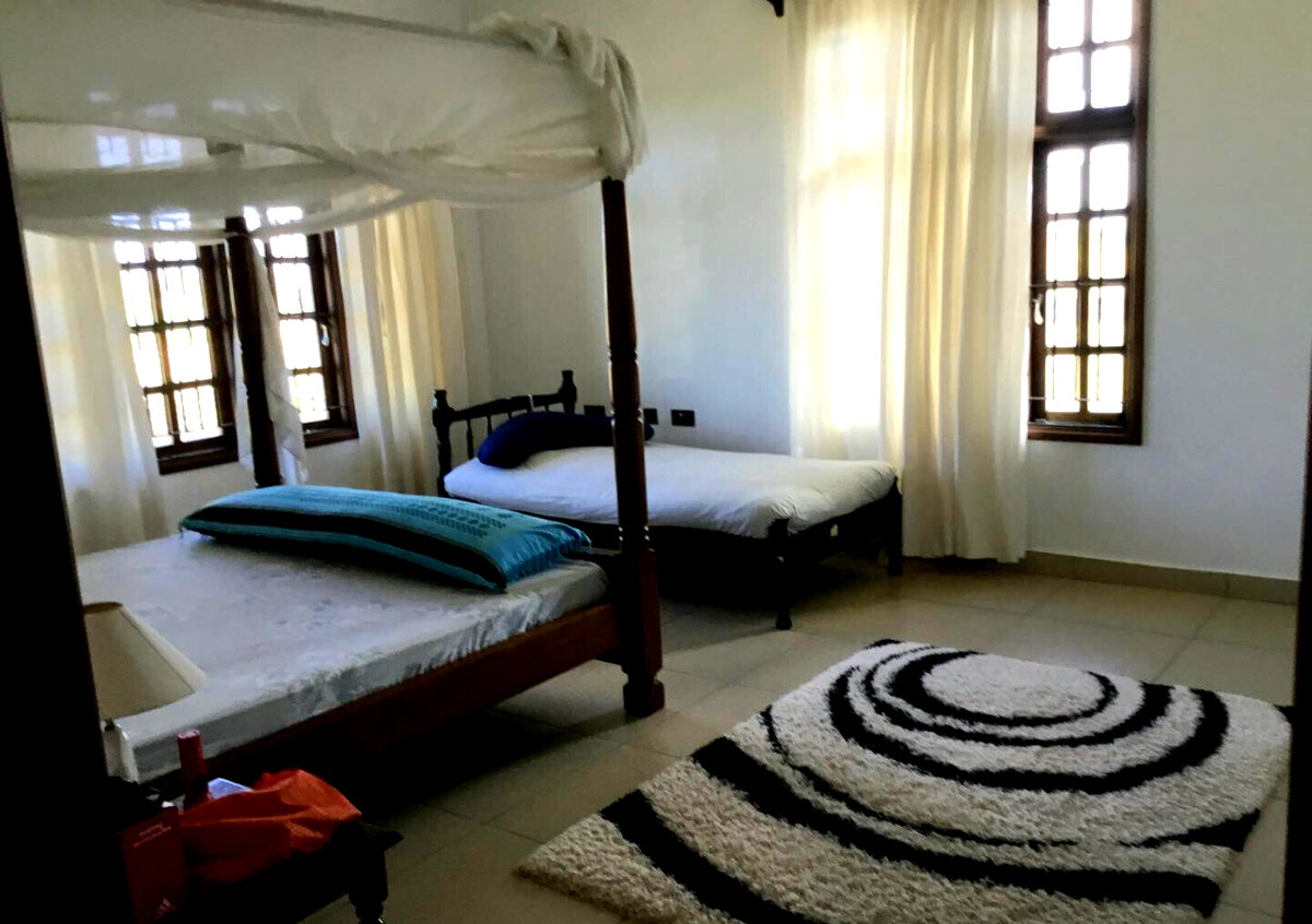 Exquisite 4BR Villa on 1 Acre with Solar & Backup Power - Vipingo