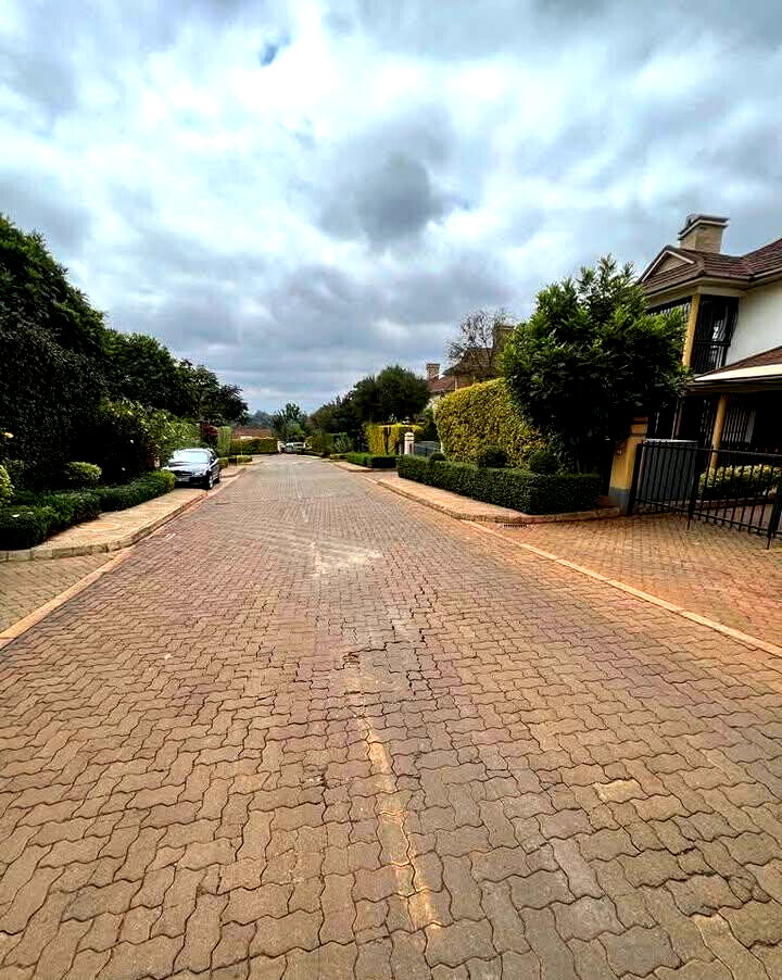 4BR Townhouse with Pool & Sunken Lounge - Loresho Gated Estate
