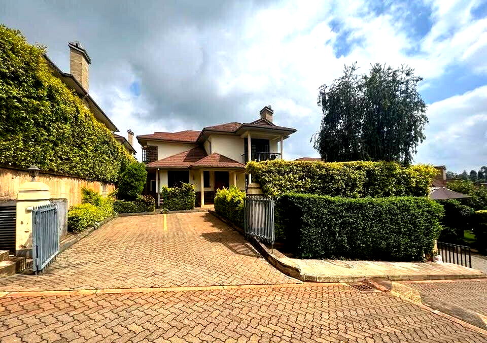 4BR Townhouse with Pool & Sunken Lounge - Loresho Gated Estate