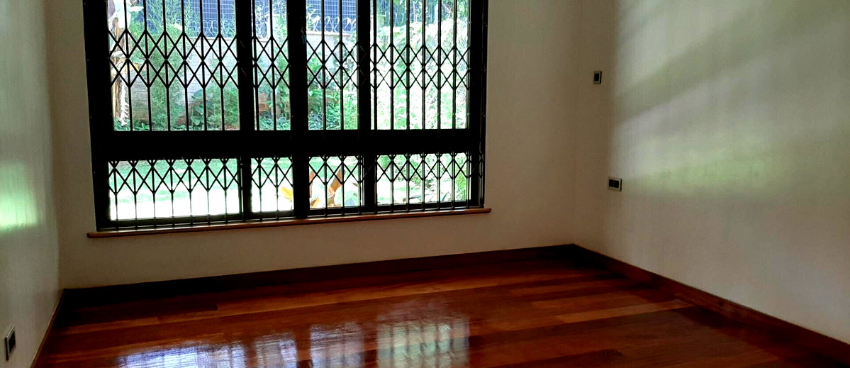 5-Ensuite Townhouse with Fireplace & Private Garden - Lavington