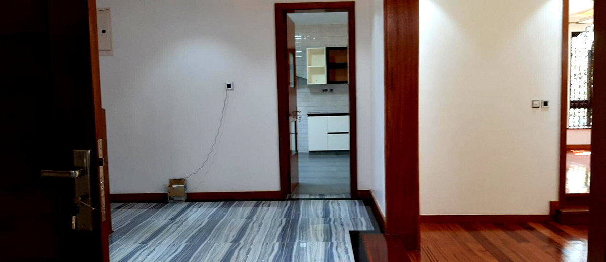 5-Ensuite Townhouse with Fireplace & Private Garden - Lavington