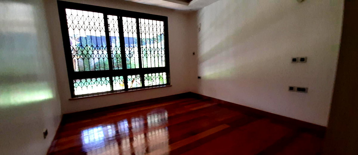 5-Ensuite Townhouse with Fireplace & Private Garden - Lavington