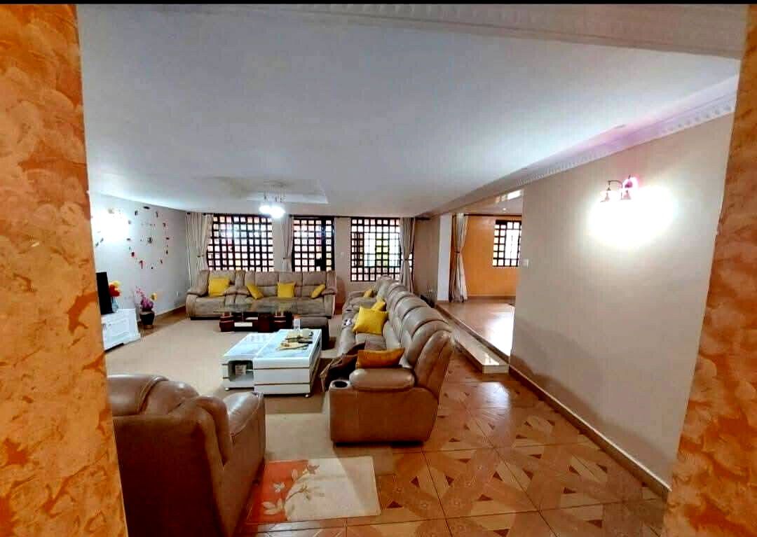5BR All-Ensuite Townhouse on Quarter-Acre – Garden Estate