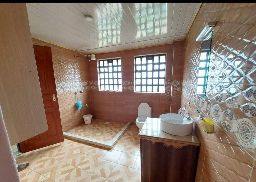 5BR All-Ensuite Townhouse on Quarter-Acre – Garden Estate