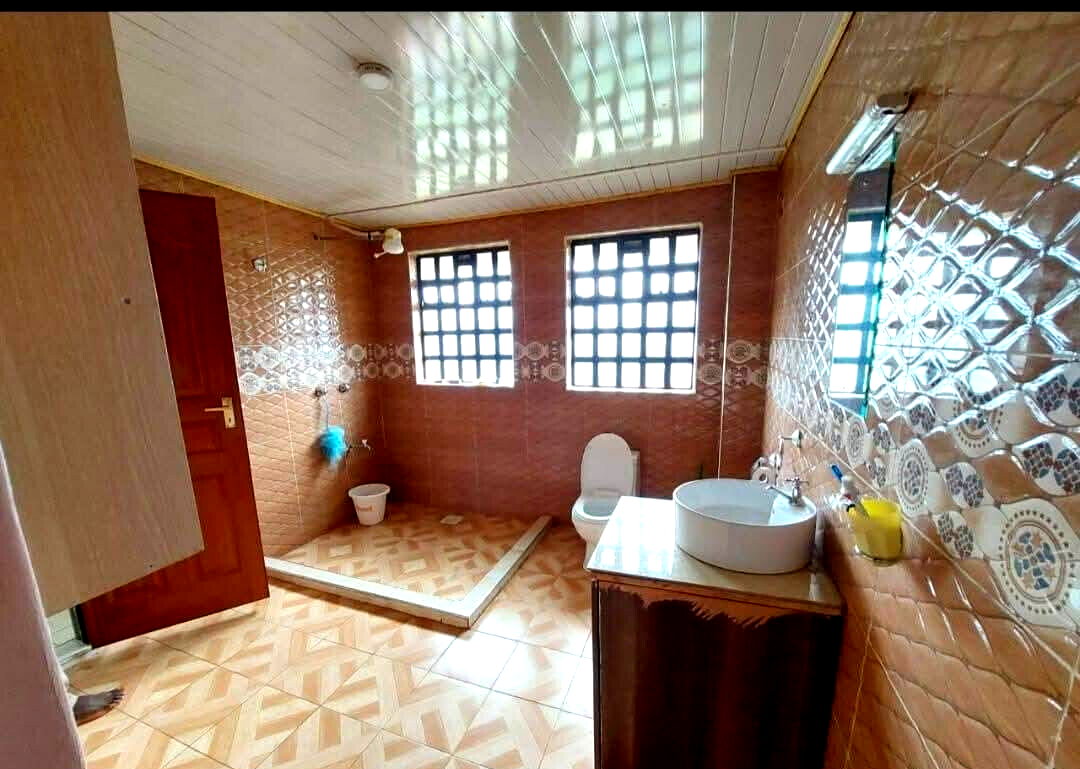 5BR All-Ensuite Townhouse on Quarter-Acre – Garden Estate