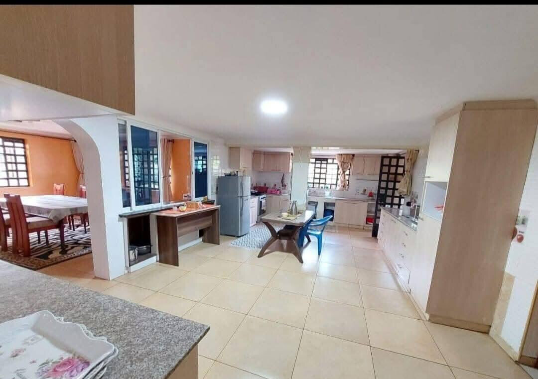5BR All-Ensuite Townhouse on Quarter-Acre – Garden Estate