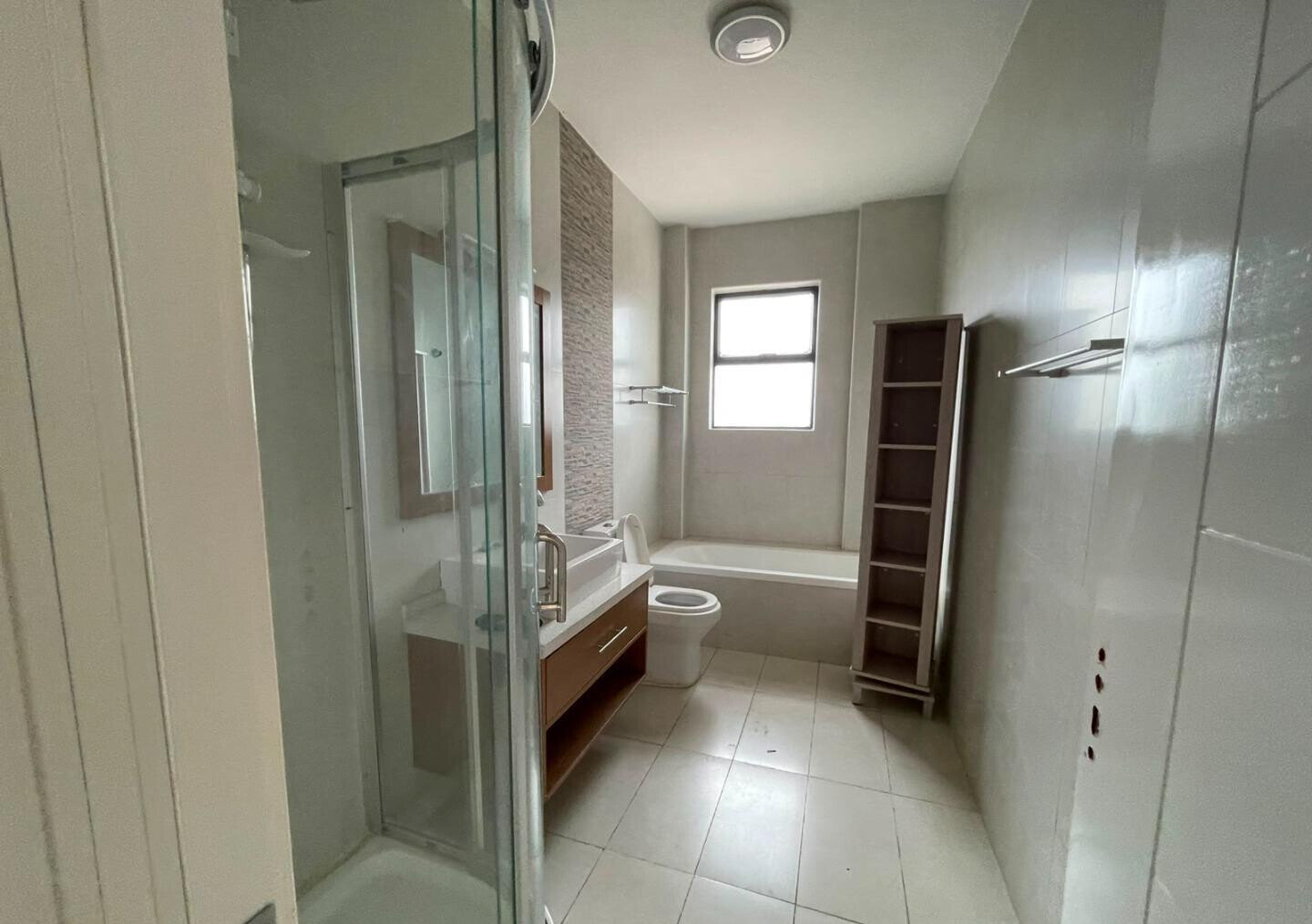 6-Bedroom Penthouse Duplex with Ensuites & Balconies - Spring Valley