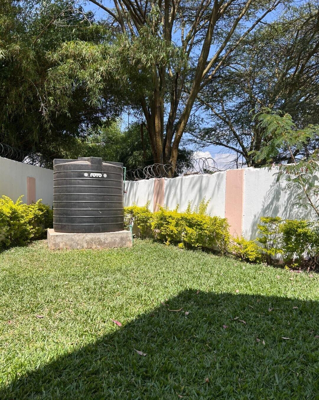 Pet-Friendly 5BR Townhouse with Private Garden - Lavington