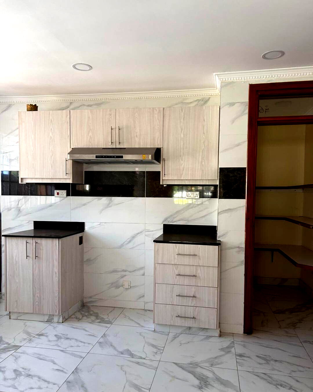 Pet-Friendly 5BR Townhouse with Private Garden - Lavington