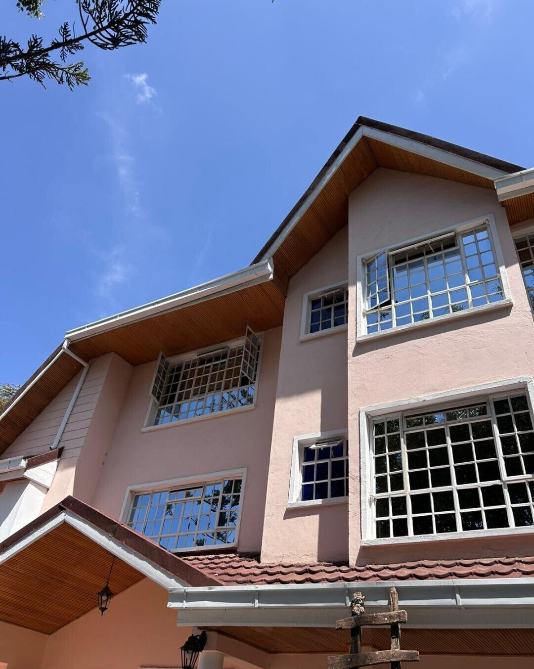 Pet-Friendly 5BR Townhouse with Private Garden - Lavington