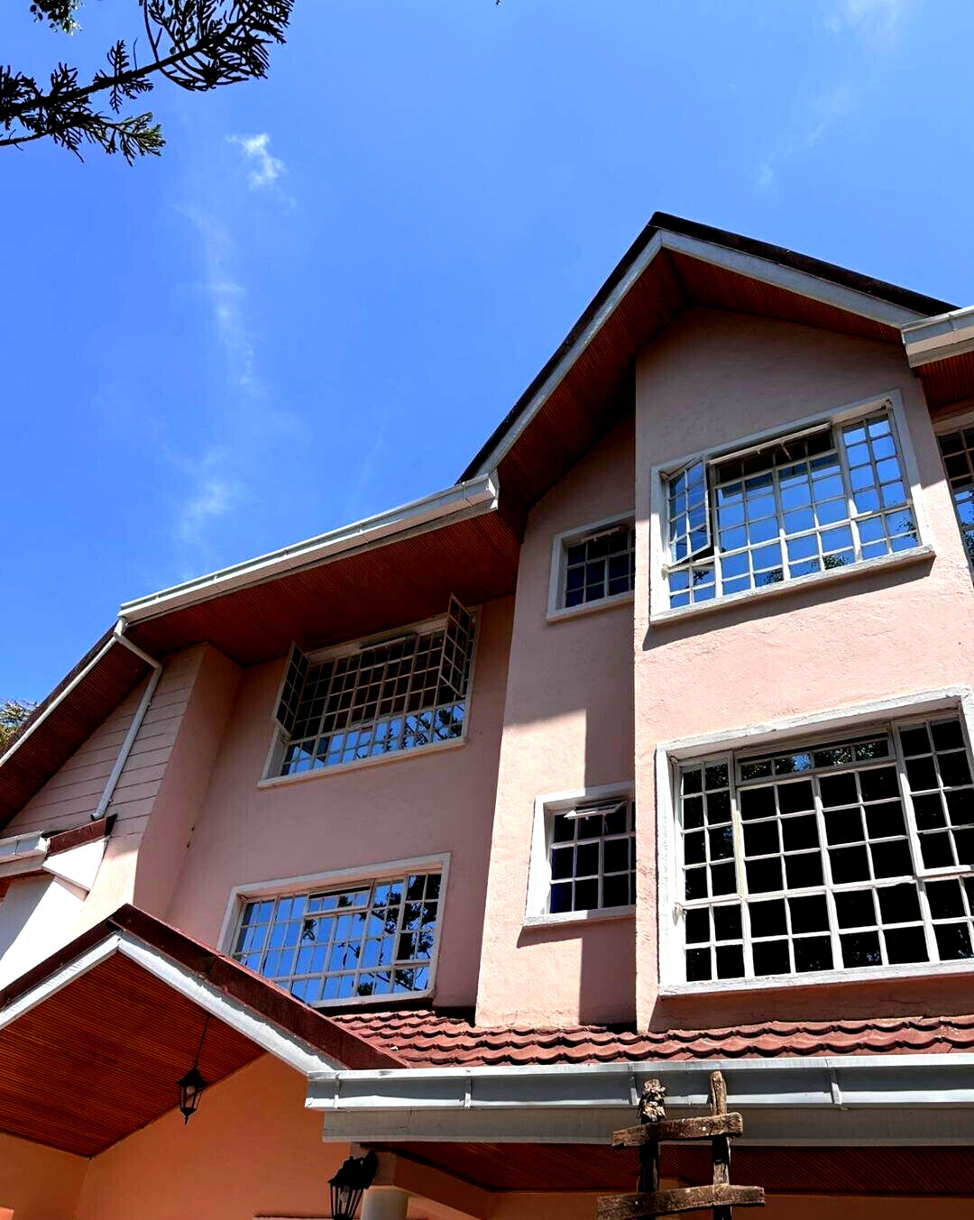 Pet-Friendly 5BR Townhouse with Private Garden - Lavington