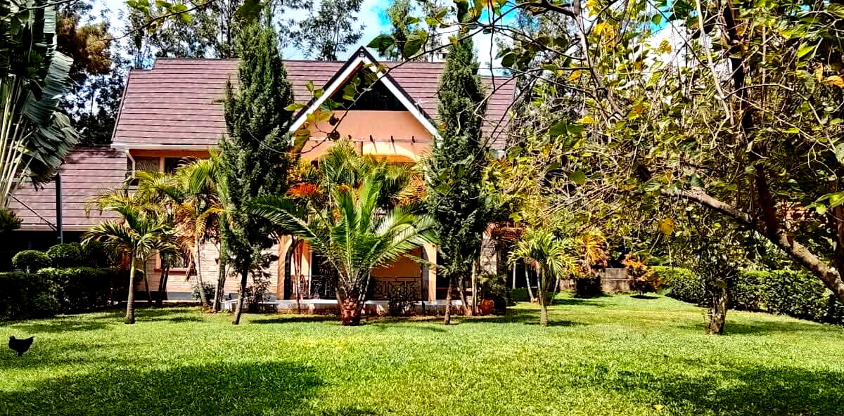 4-Ensuite Home with DSQ on Half-Acre – Karen