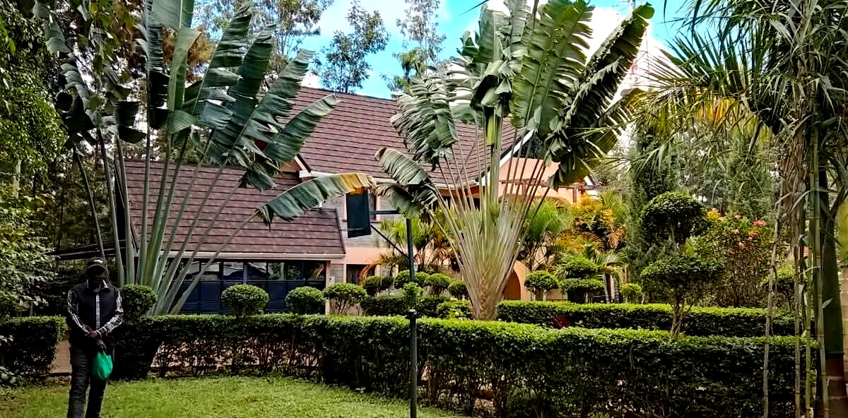 4-Ensuite Home with DSQ on Half-Acre – Karen