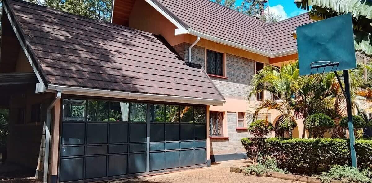 4-Ensuite Home with DSQ on Half-Acre – Karen