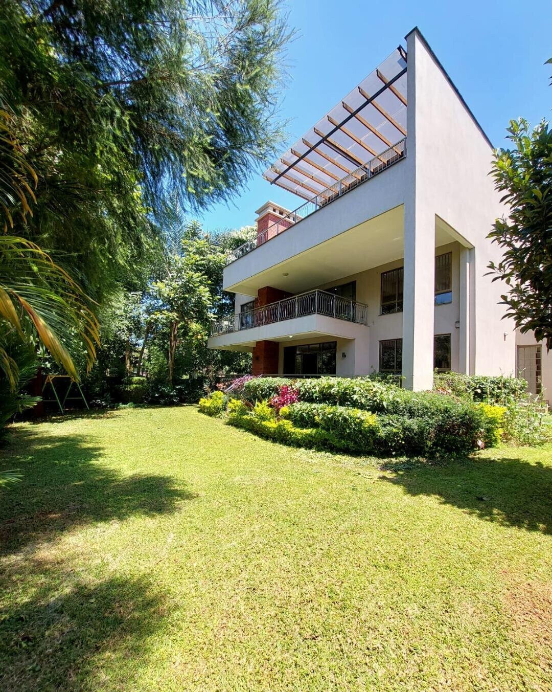 5-Ensuite Townhouse with Home Office & Gym - Lavington