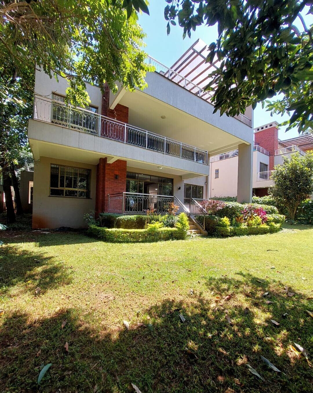 5-Ensuite Townhouse with Home Office & Gym - Lavington