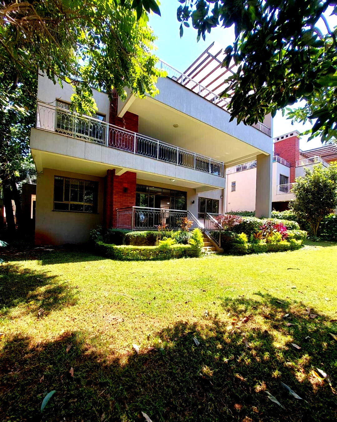 5-Ensuite Townhouse with Home Office & Gym - Lavington