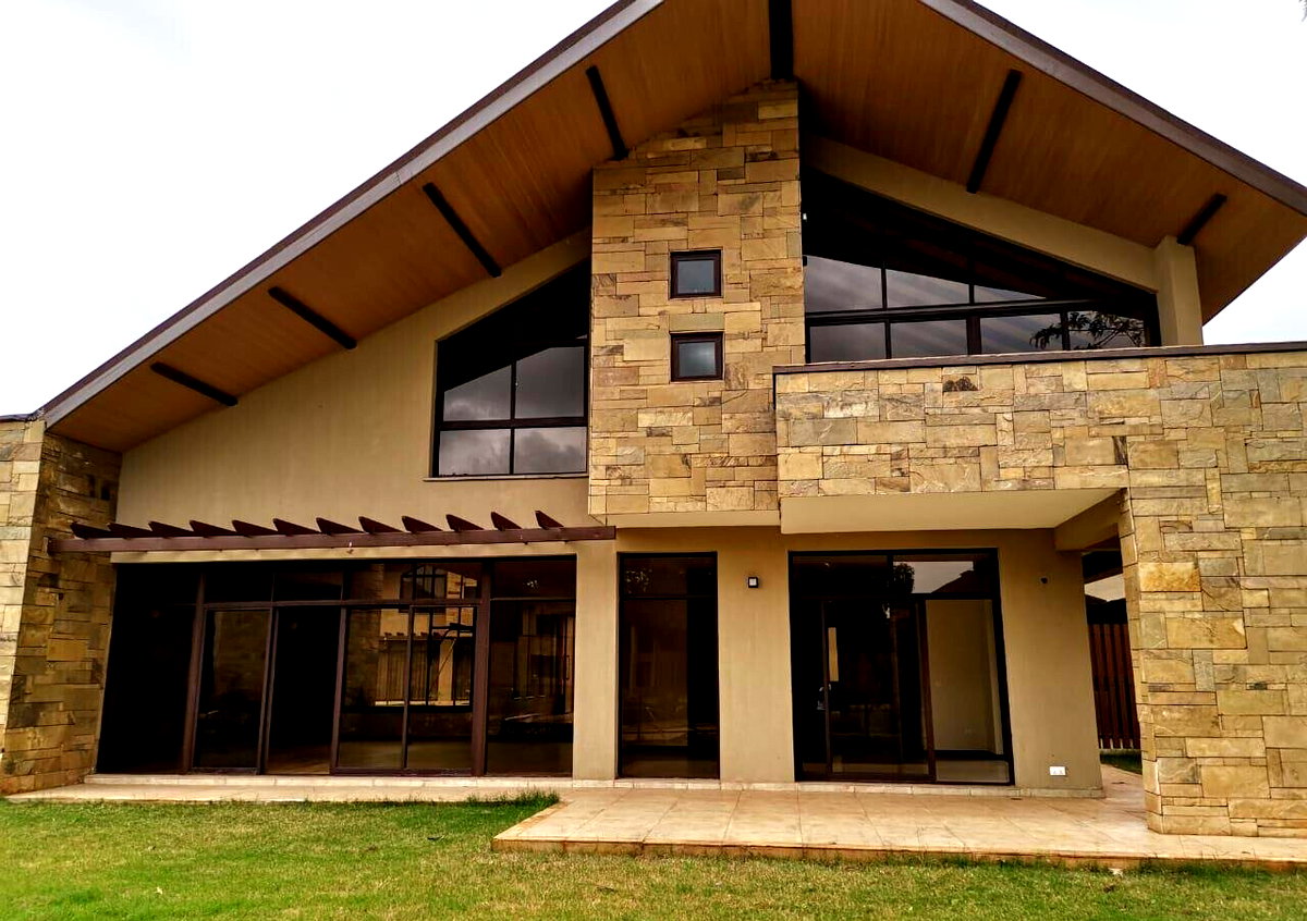 Private Retreat Townhouse with Clubhouse & Sauna – Karen