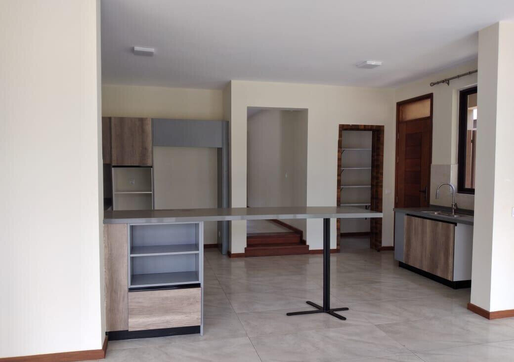 Private Retreat Townhouse with Clubhouse & Sauna – Karen