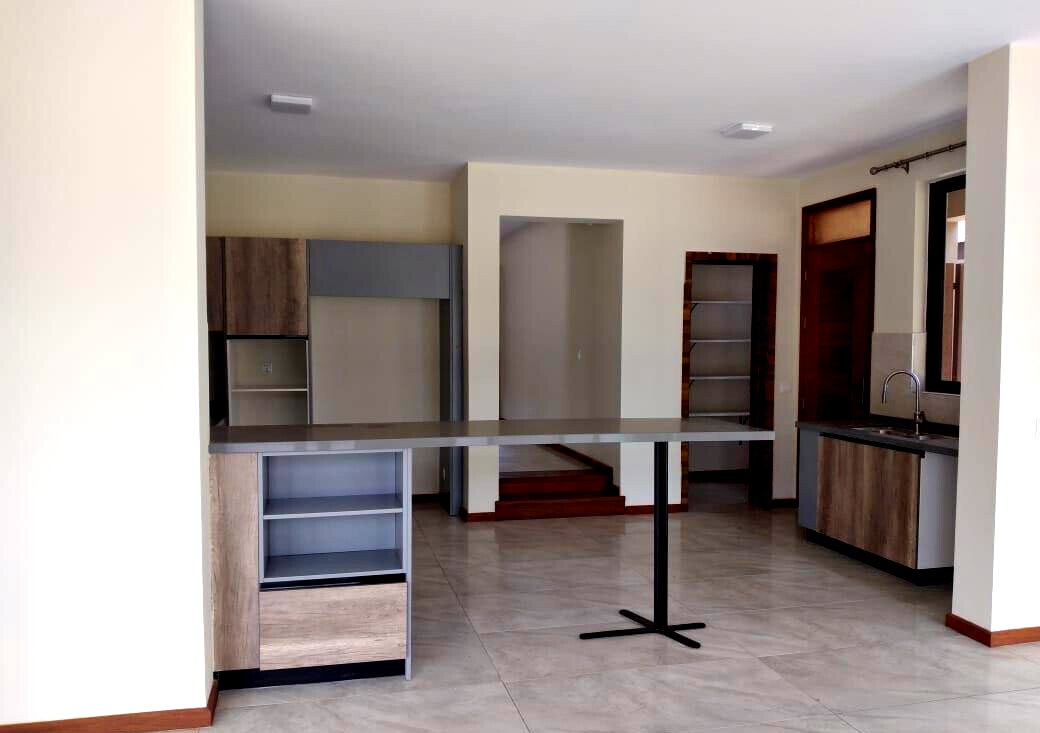 Private Retreat Townhouse with Clubhouse & Sauna – Karen