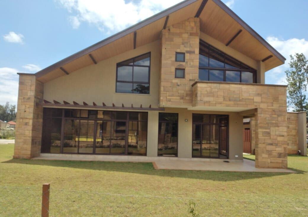 Private Retreat Townhouse with Clubhouse & Sauna – Karen