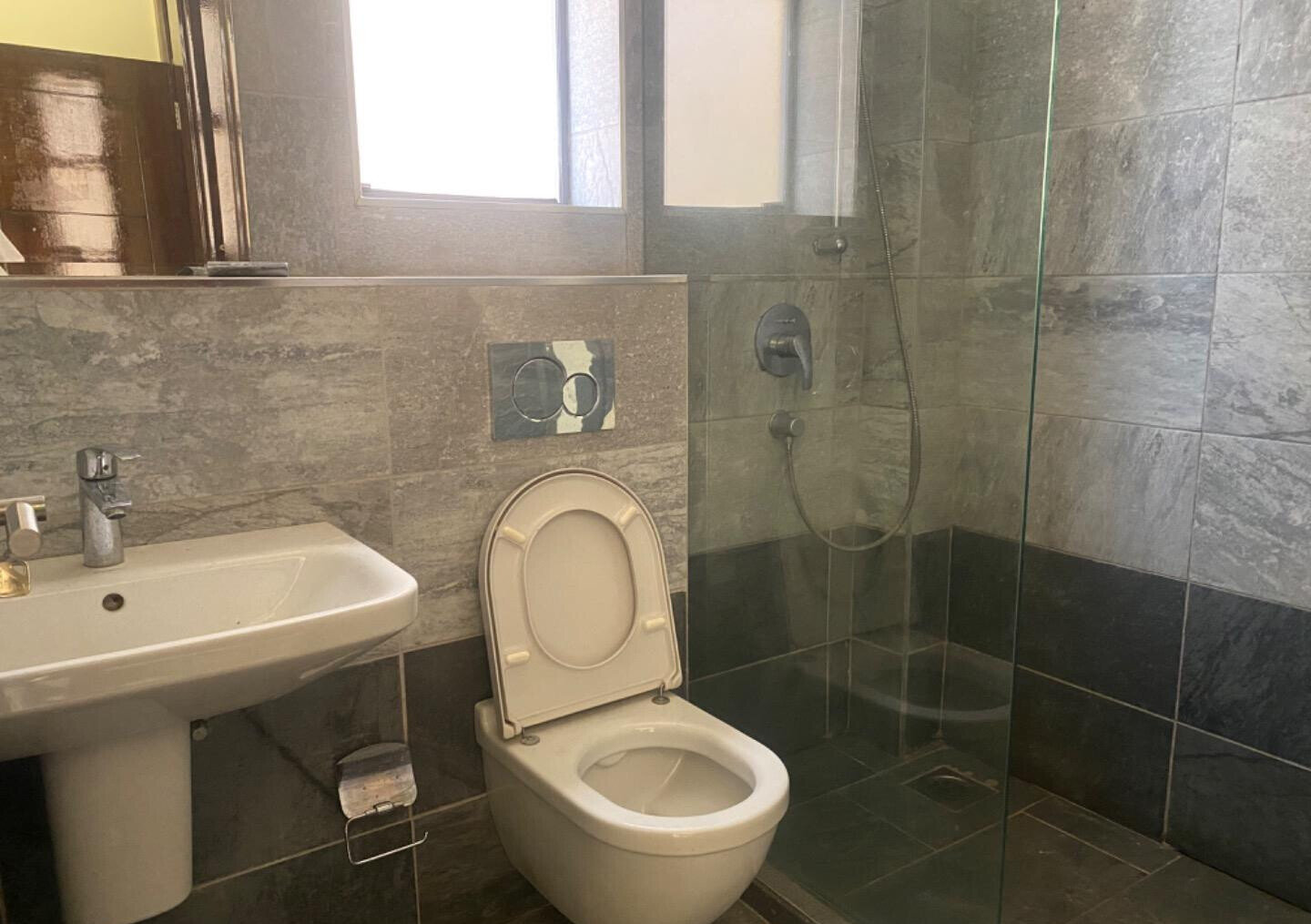5-Bed Townhouse with Pool & Gym Access - Westlands